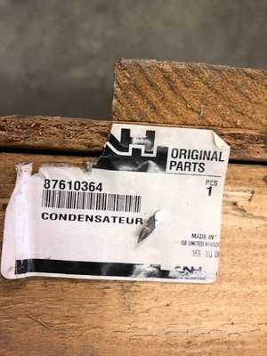 NEW HOLLAND - FD-INSTRUMENTS ET DIVERS - CONDENSATEUR