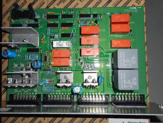 ELECTRICITE - HIGH TECH - PIECES TECHNIQUES ELEC - CIRCUIT IMPRIME
